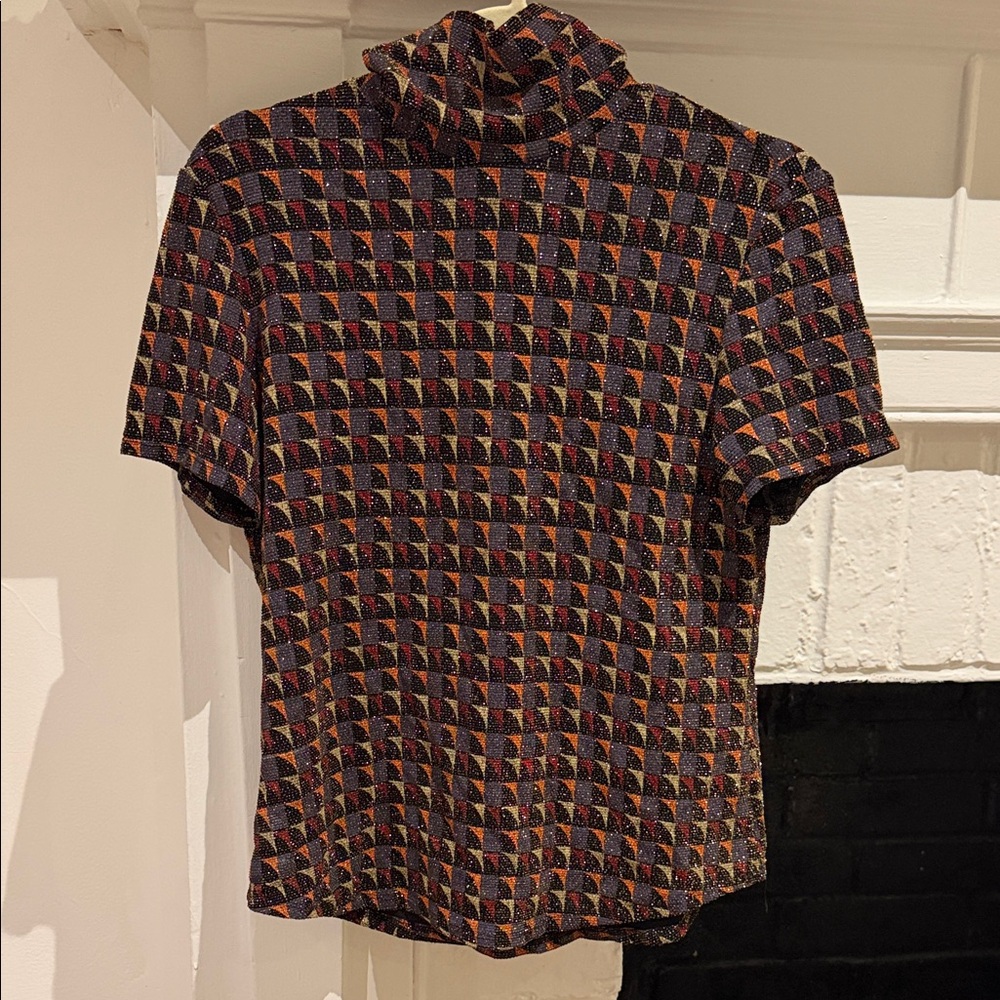 NICOLA Black and Orange Geometric Turtleneck Tee